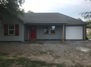 412 E Stacy St, Chouteau, OK 74337