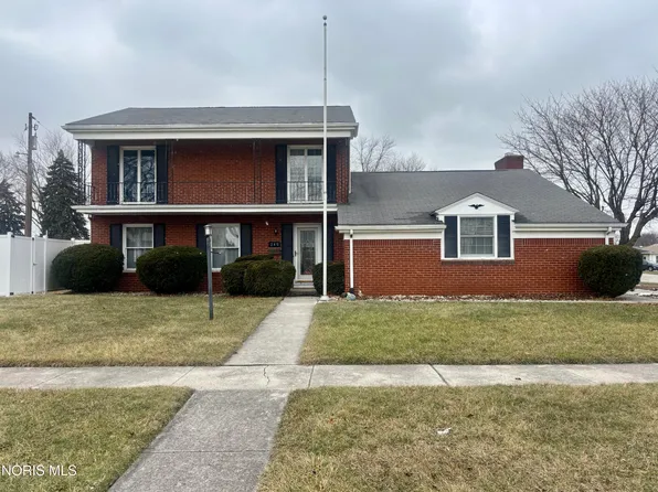 240 Ponderosa Dr, Oregon, OH 43616