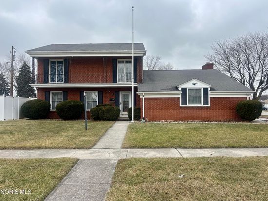 240 Ponderosa Dr, Oregon, OH 43616