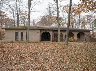 7173 Woodhaven Dr, Lockport, NY 14094