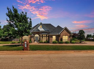 2003 S Falcon Dr, Decatur, TX 76234