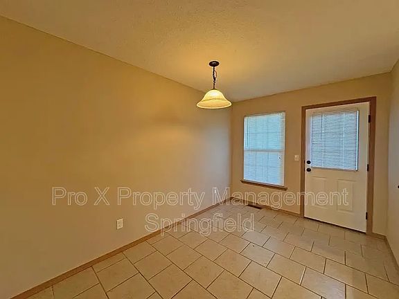 5th image of 717 E Watermill Cir