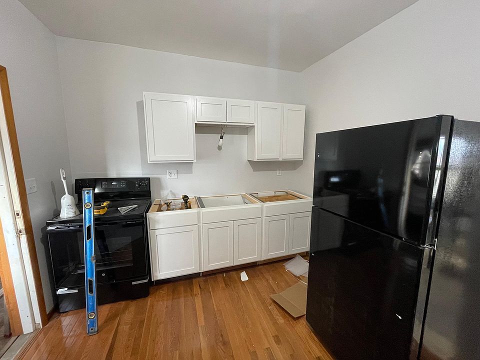 1st image of 75 William St #2S