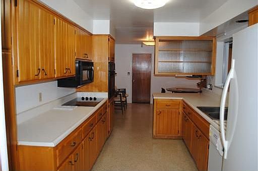 5th image of 15236 Avalon Ave