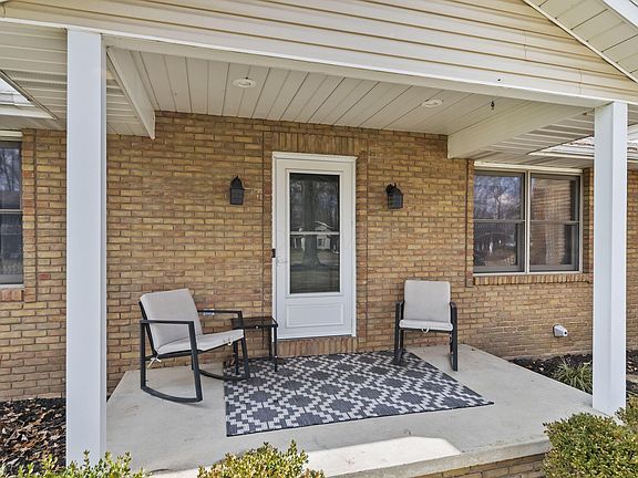 3rd image of 1317 Adare Rd