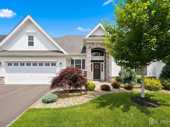 23 Whistling Straits Dr, Monroe Township, NJ 08831