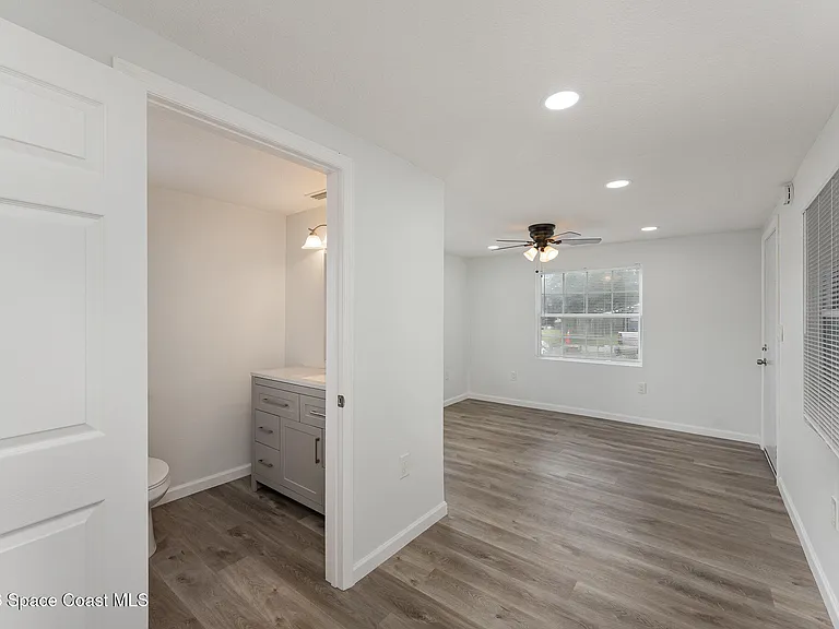 1419 Melrose St — Photo 16