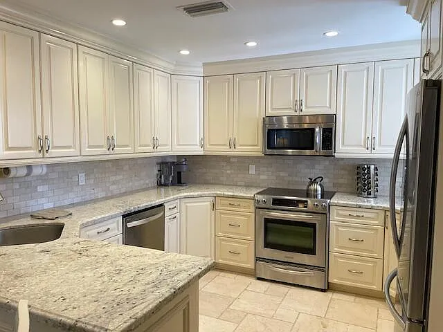 3 bed, 3.0 bath, 1611 sqft, $3,500 — Photo 4