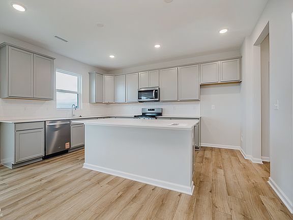 3rd image of 16423 Pruett Ln