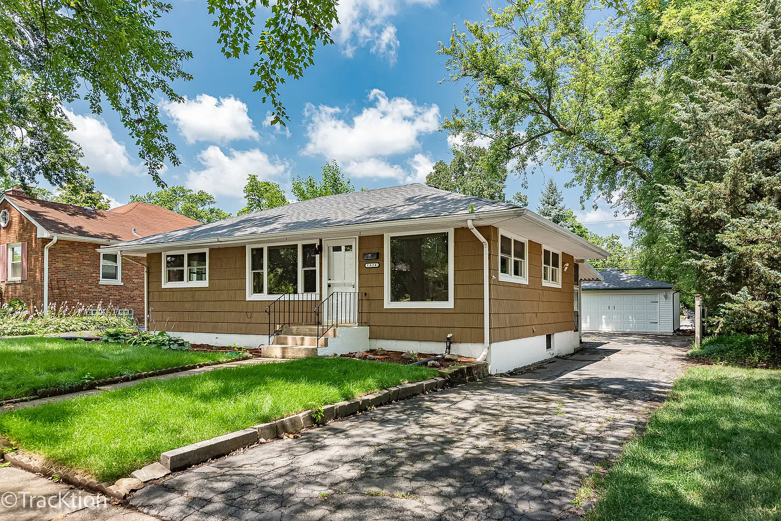 1824 Evergreen Rd photo 1