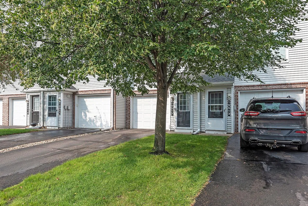 15515 Foghorn Ln — Photo 1