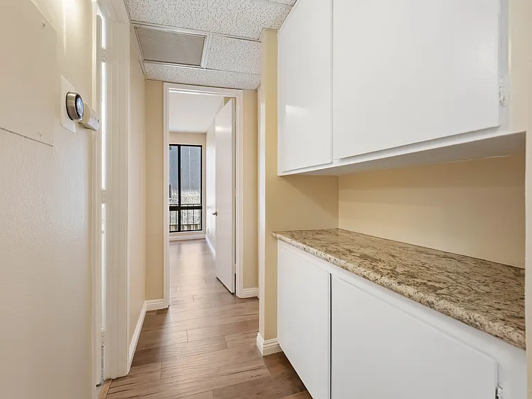5340 Yarmouth Ave #108 — Photo 16