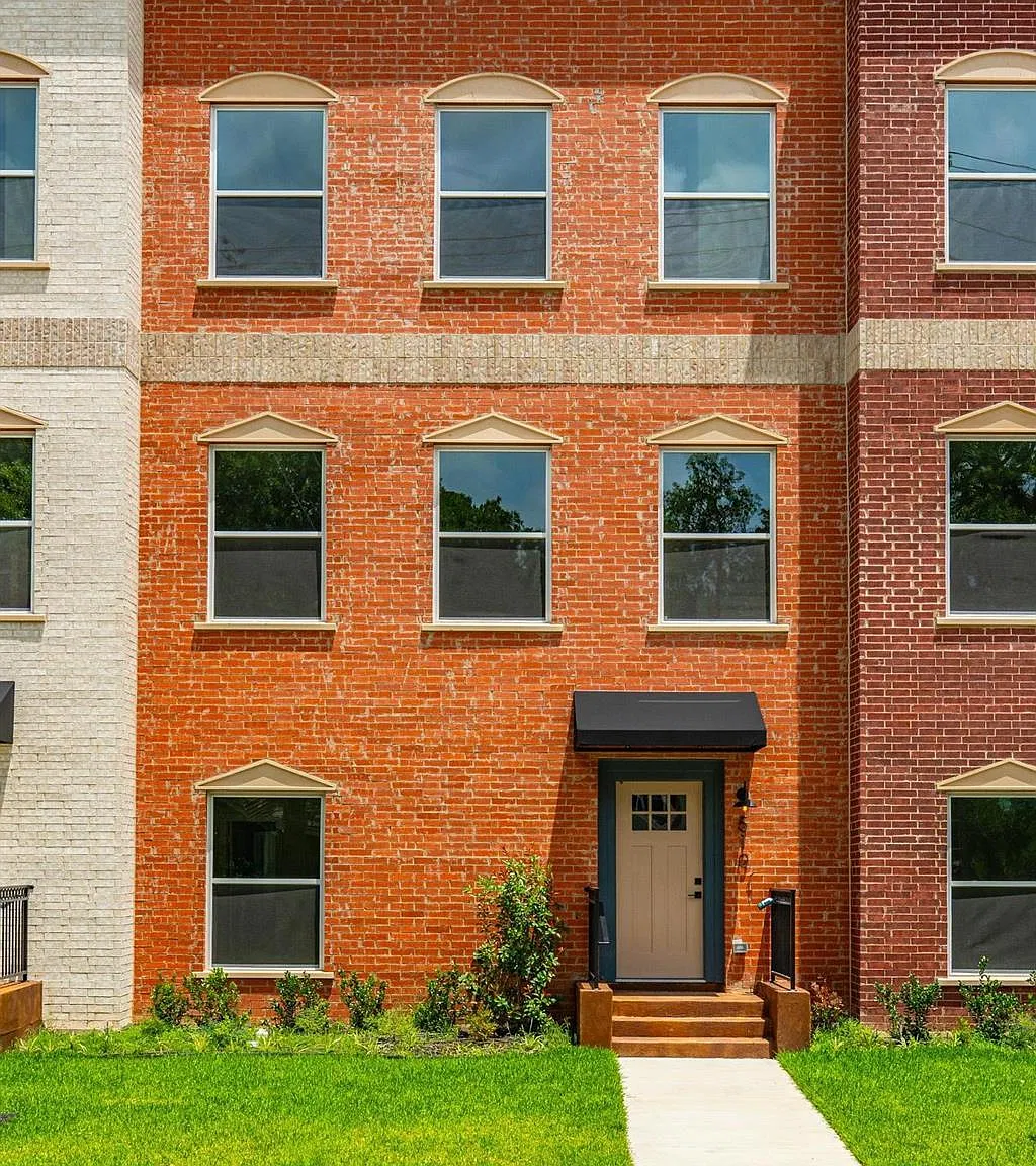 3 bed, 2244 sqft, $3,100 — Photo 1