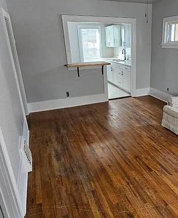 2nd image of 218 W Chinook St
