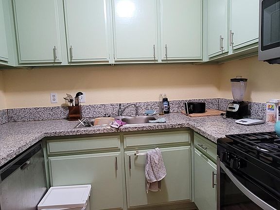 4th image of 22824 Hilton Head Dr