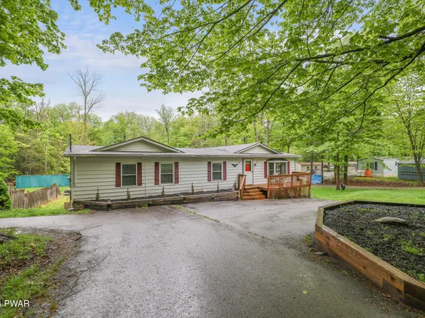 167 Oak Dr, Greentown, PA 18426