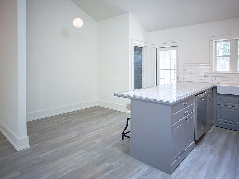 113 Barclay — Photo 12