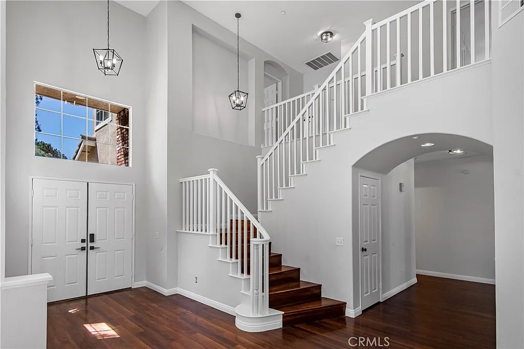 4 bed, 2995 sqft, $3,695 — Photo 2