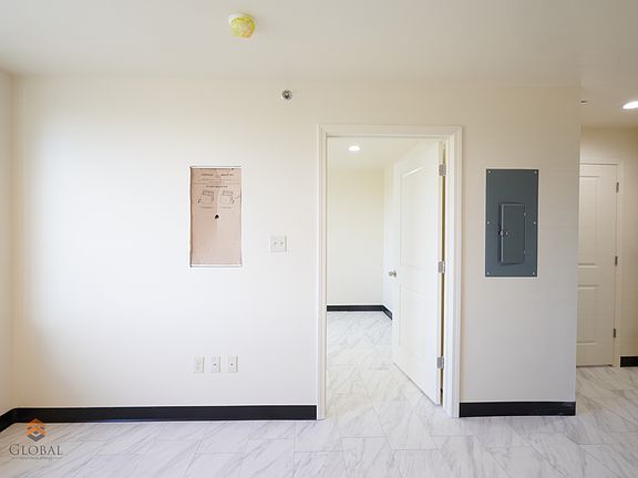 4th image of 3055 Sedgwick Ave #A