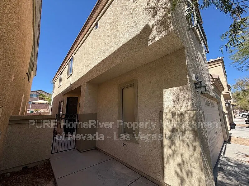 3 bed, 2.5 bath, 1656 sqft, $1,700 — Photo 3