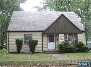 1735 Ardsley Ct, Teaneck, NJ 07666