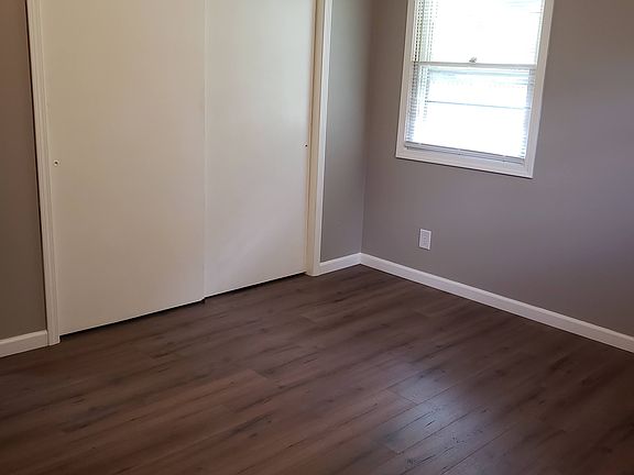 5th image of 2210 Carol Ln #2212