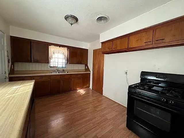 3 bed, 1082 sqft, $1,100 — Photo 4