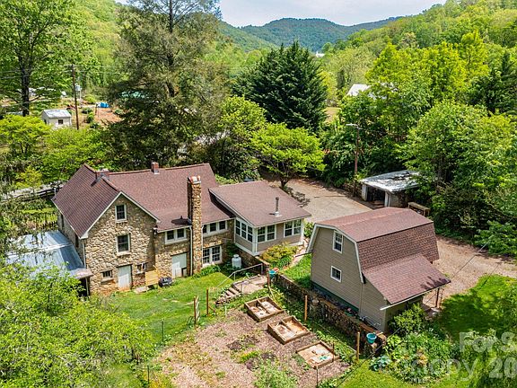 42nd image of 1492 Murray Rd