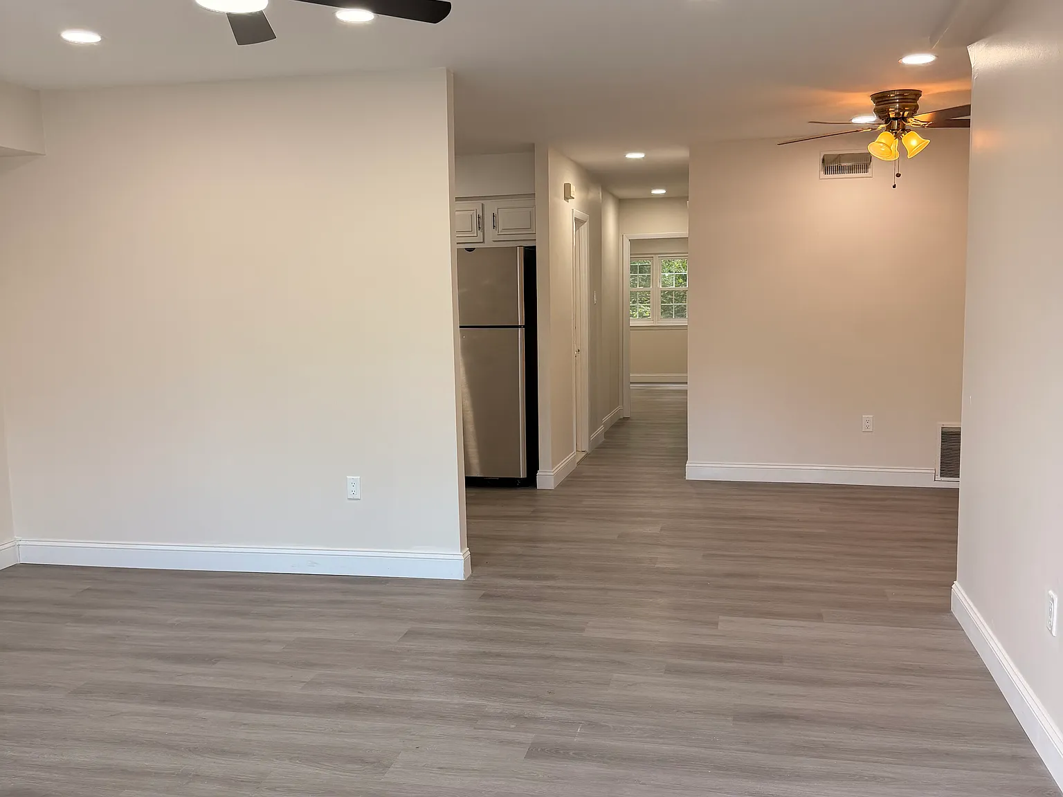 2 bed, 1.5 bath, 2160 sqft, $1,600 — Photo 2
