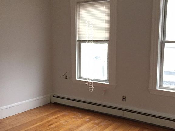 1293 Cambridge St. #2R Cambridge (Inman Square) Shared Uni