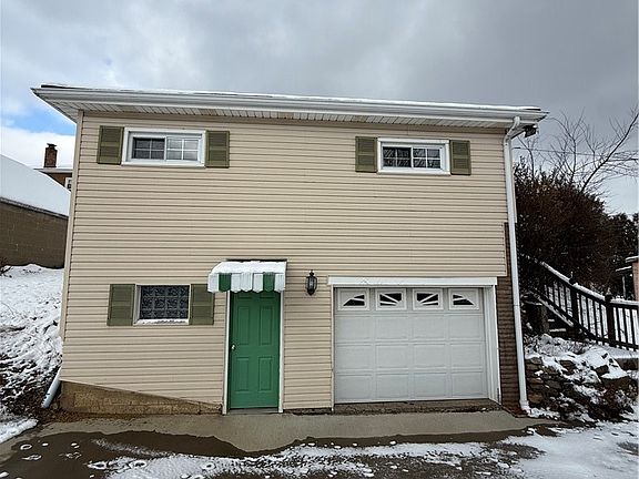 3rd image of 108 Sullivan Cir