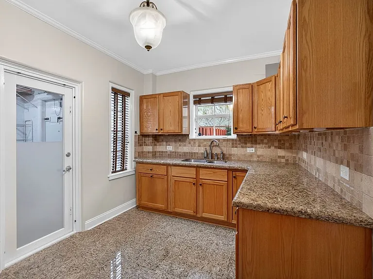616 Upland Rd — Photo 11