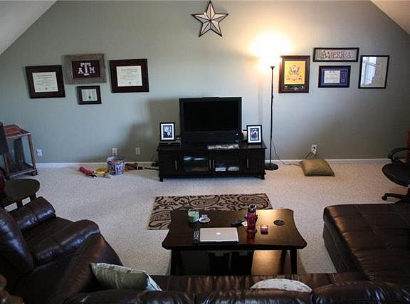 3rd image of 1504 Barrywood Cir W