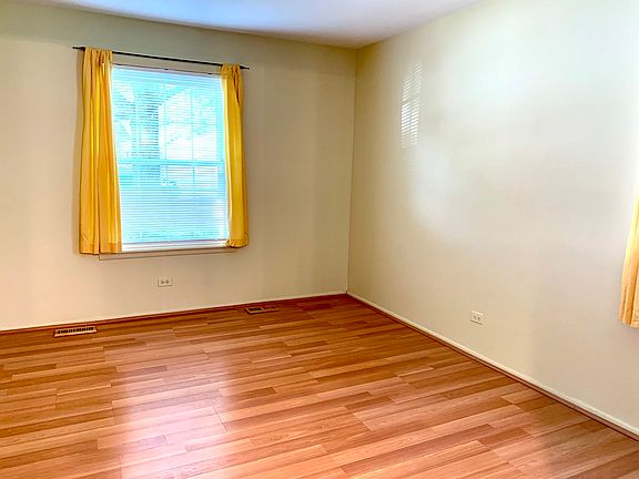 4th image of 1102 Woodbury Ln APT B1