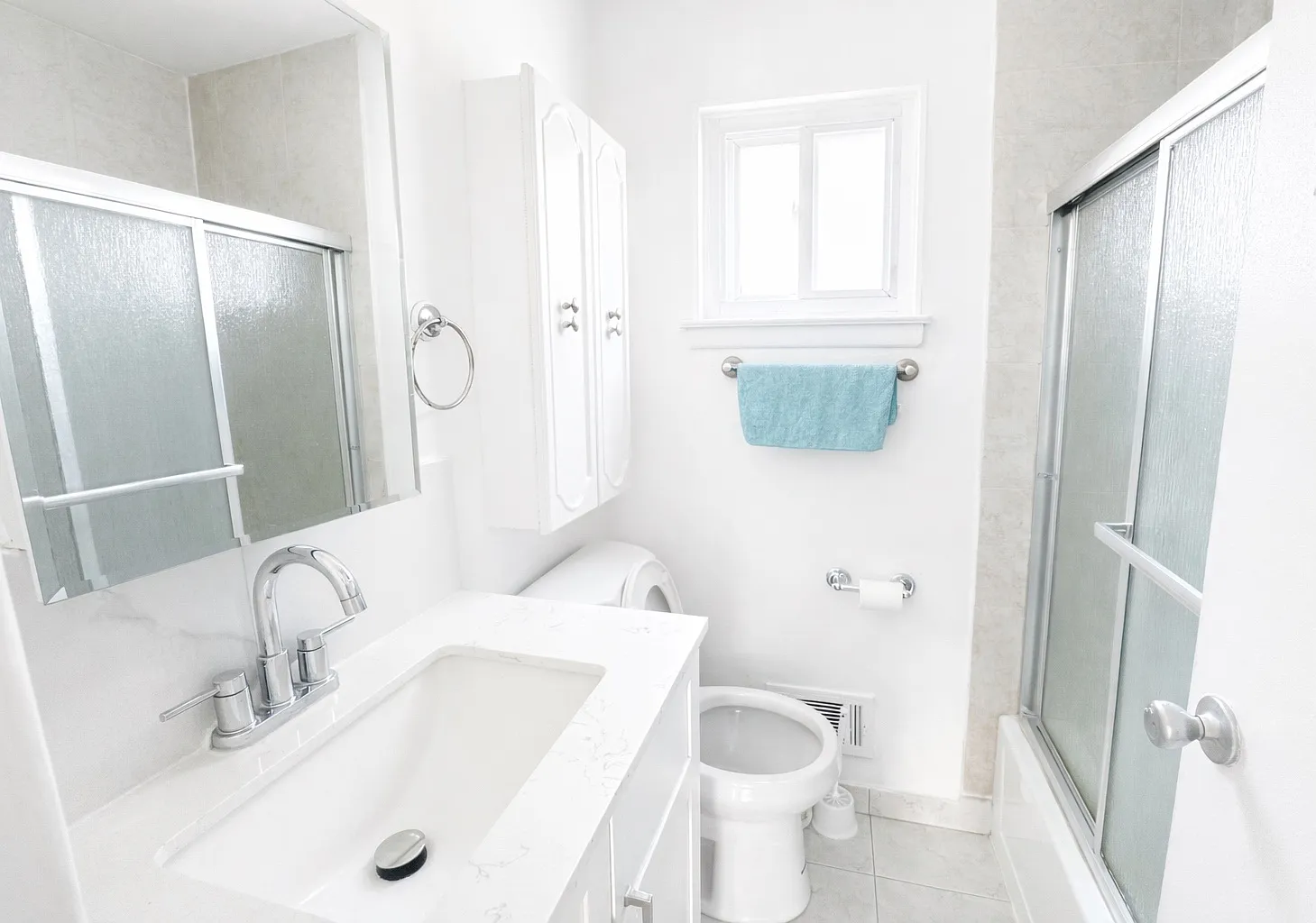 2 bed, 850 sqft, $2,200 — Photo 3