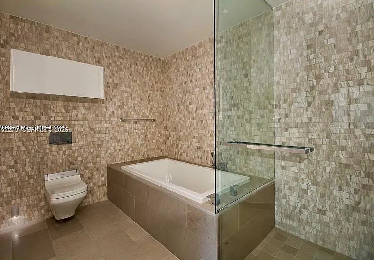 2711 SW 7th St #2711 — Photo 8