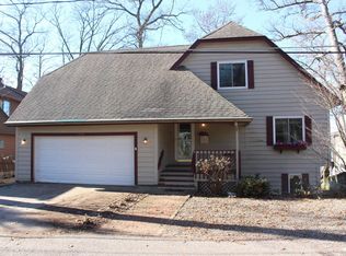 806 E Eagle Lake Dr, Kalamazoo, MI 49009