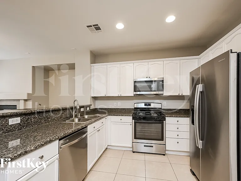 6221 W Levi Ave — Photo 5