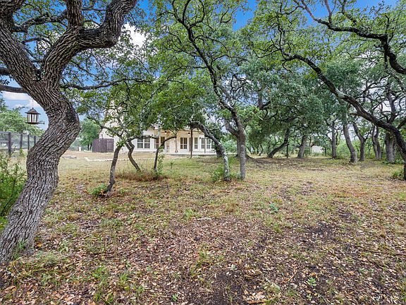 5th image of 102 Country Meadow Dr