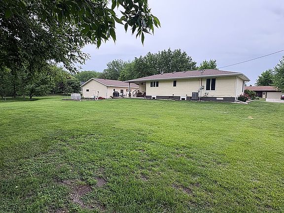 3rd image of 304 Reno Ave N