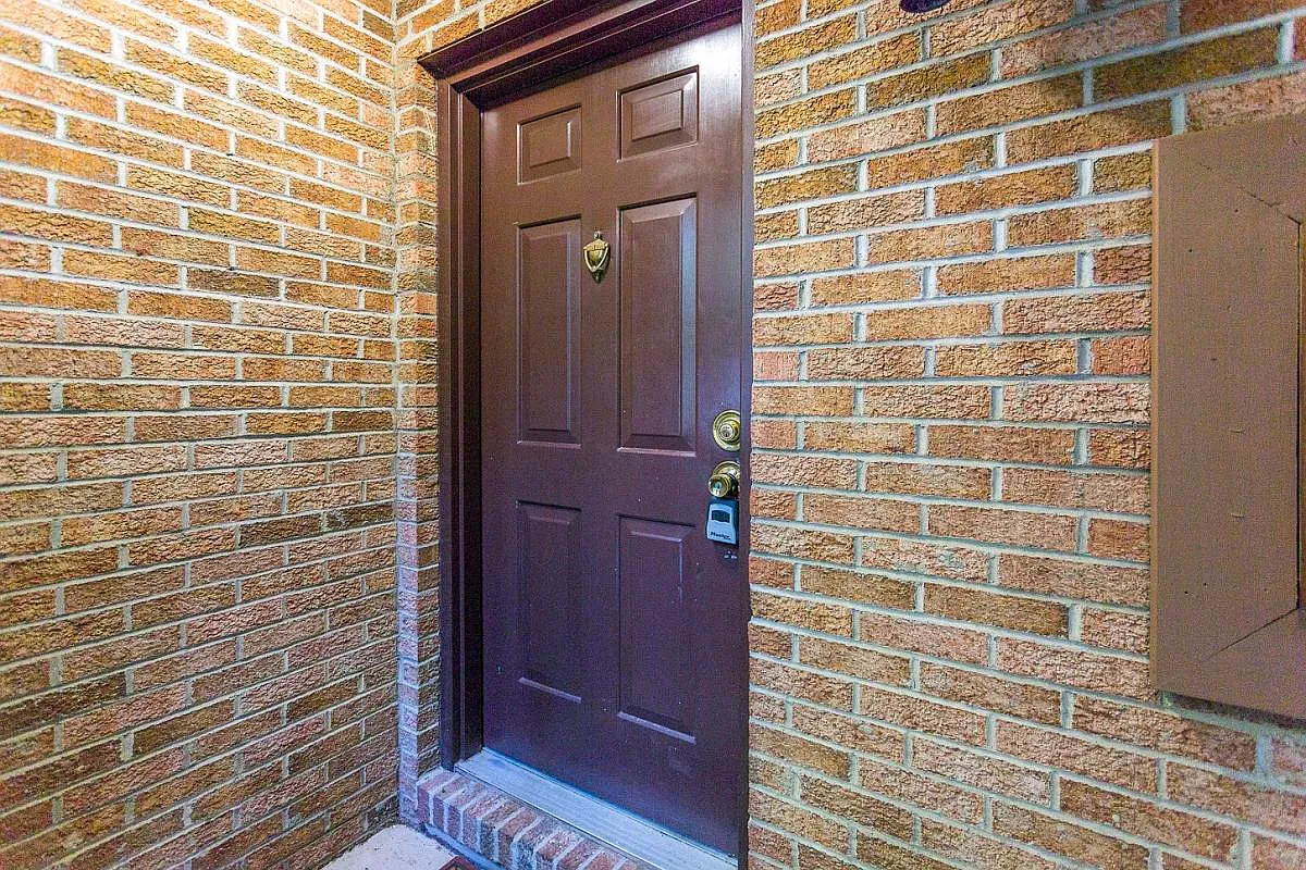 2 bed, $1,800 — Photo 2