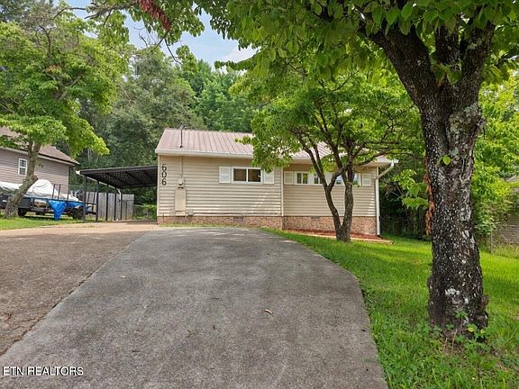 2nd image of 606 W Outer Dr