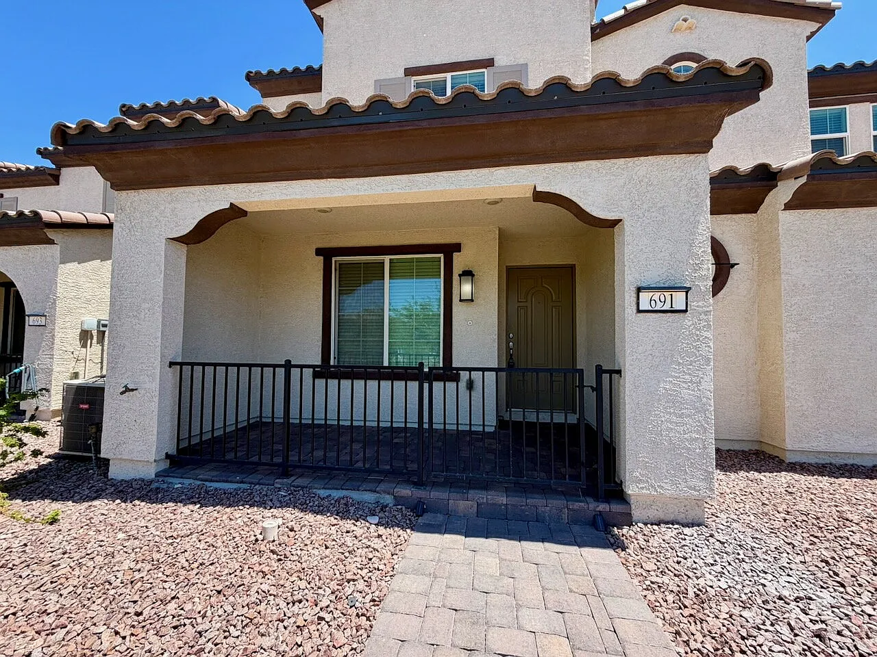 3 bed, 2.5 bath, 1338 sqft, $1,925 — Photo 2