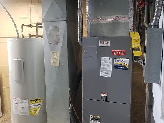 4th image of 6829 Kirkwood Dr #10