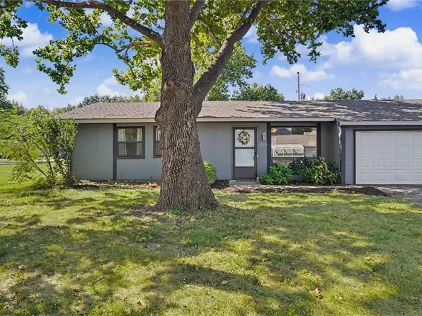 3210 Rainier Dr, Lawrence, KS 66047