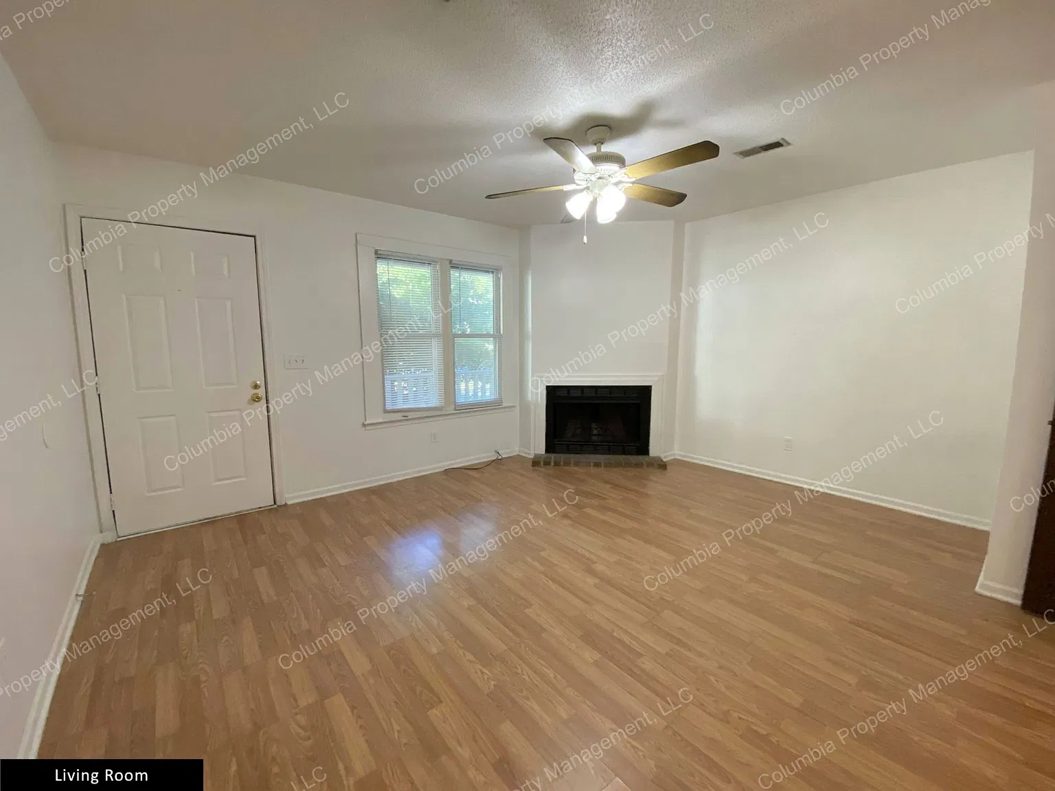 2 bed, 1.5 bath, 1000 sqft, $1,050 — Photo 2