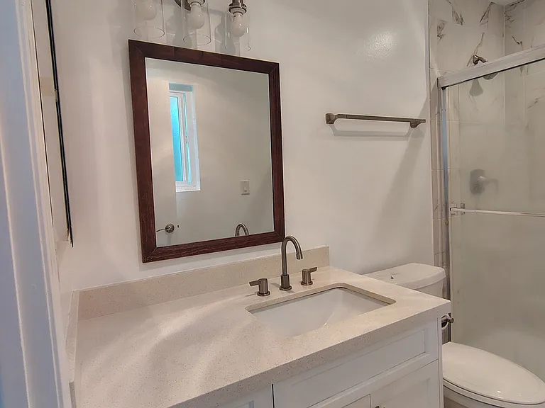 4800 Williamsburg Ln — Photo 10