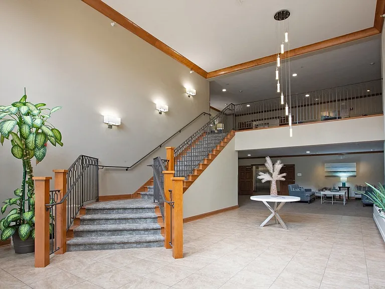Laurel East End