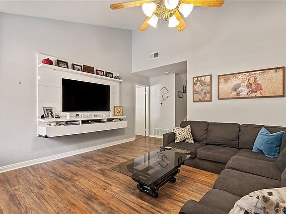 2nd image of 28355 Simsalido Ave