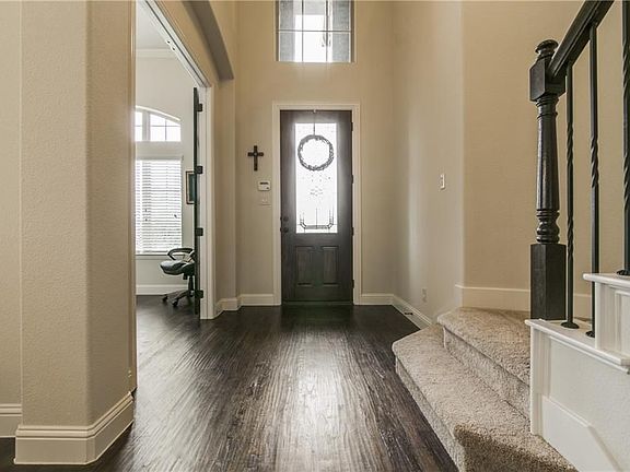 3rd image of 215 Hogue Ln